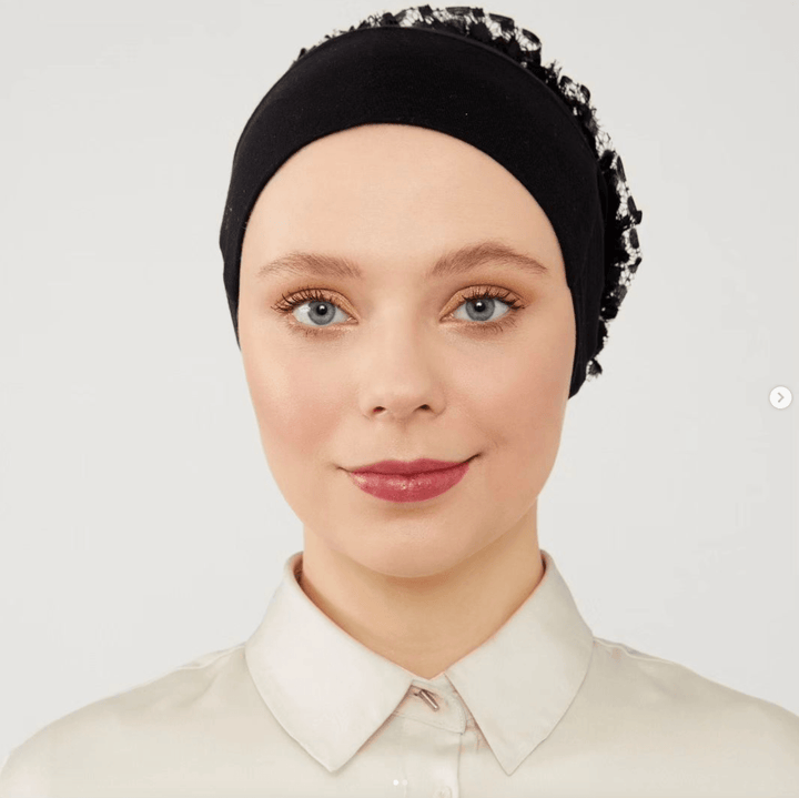 Frilled Combed Bonnet - Black - modestanbul