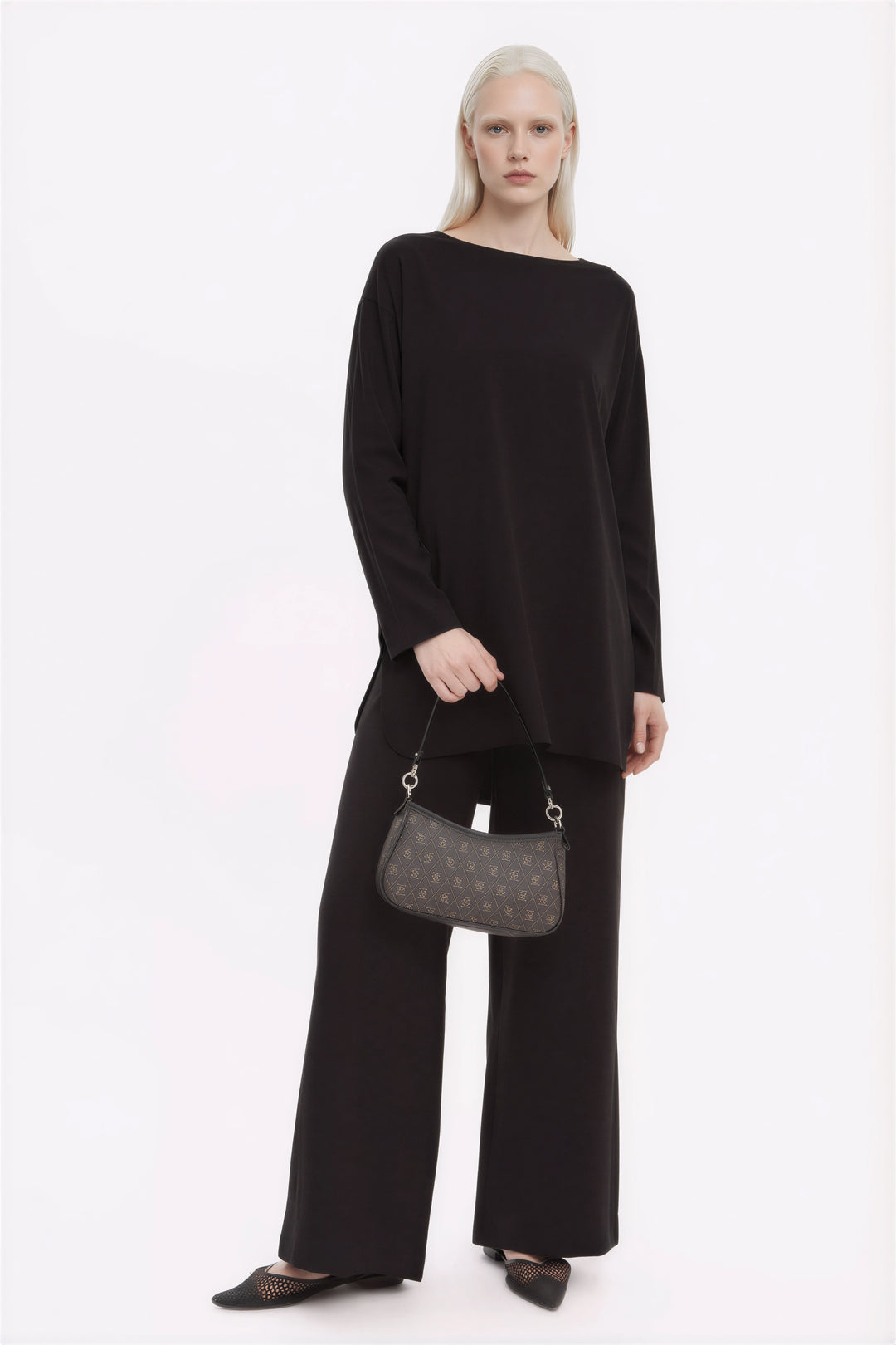 Janjan virtual try-on for shopify-media:gid://shopify/MediaImage/47537510809947 (MODELSWAP)